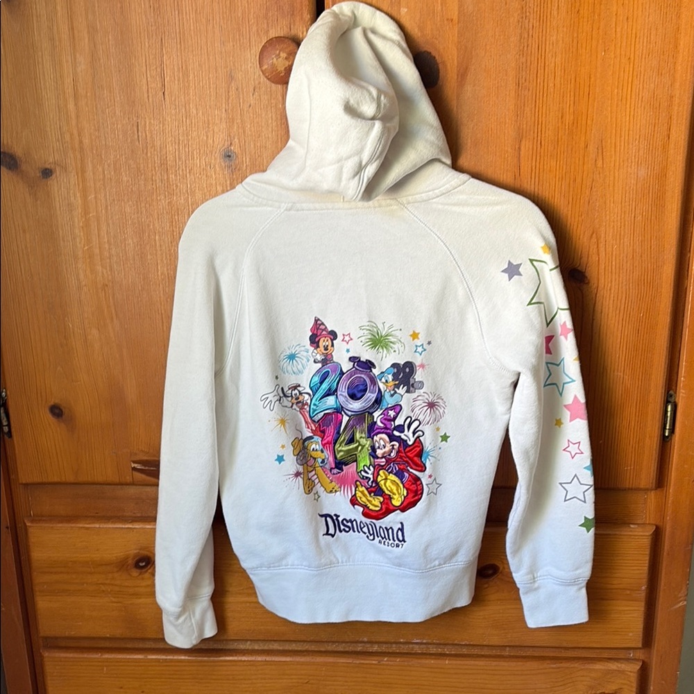 Vintage Y2K Disney White and Pink Sweatshirt with Graphic Design